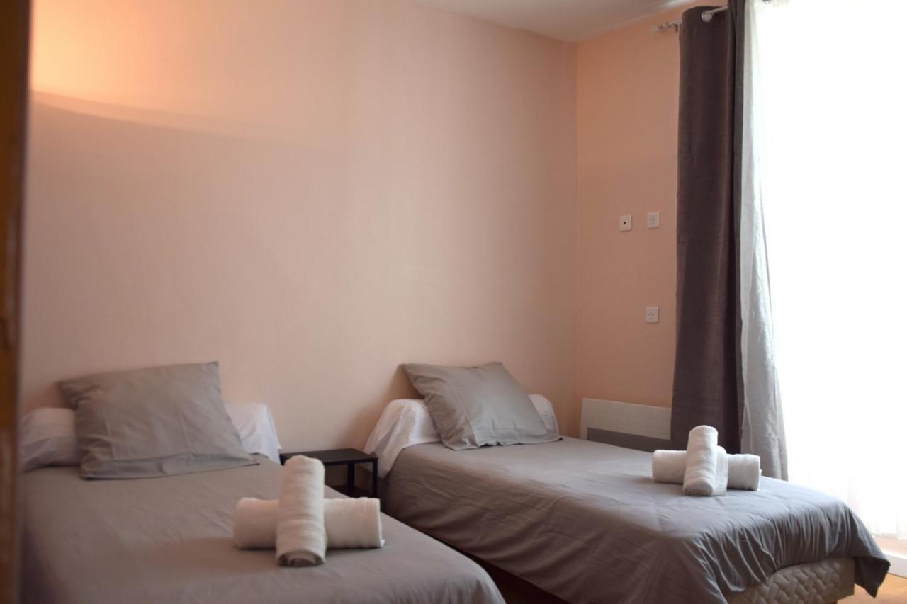 Le Lys Hotel Lacrouzette ภายนอก รูปภาพ